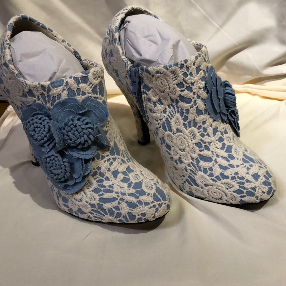 Dolce by Mojo Moxy Flora Women’s Lace High Heel Shooties.